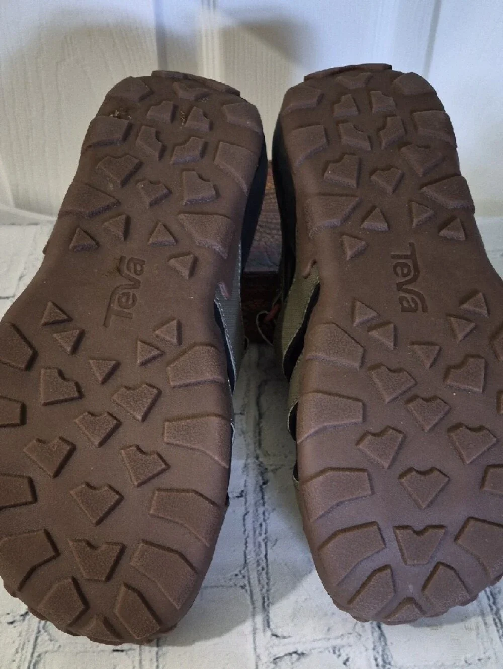 TEVA FLINTWOOD US MEN 8 - WOMEN 10 Closed-Toe Sandals in Olive Green and Black